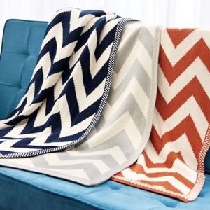 Neiman Marcus Chevron-Patterned Knit Throw